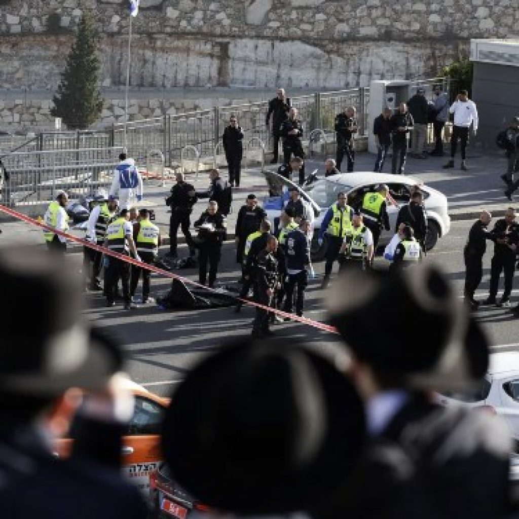 Três pessoas morrem e outras seis ficam feridas em ataque em Jerusalém