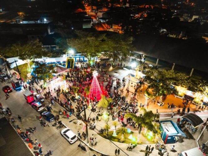 Natal Ita Luz é inaugurado. Além do Centro da cidade, a decoração e programação de Natal se estendeu por Itambi e Manilha