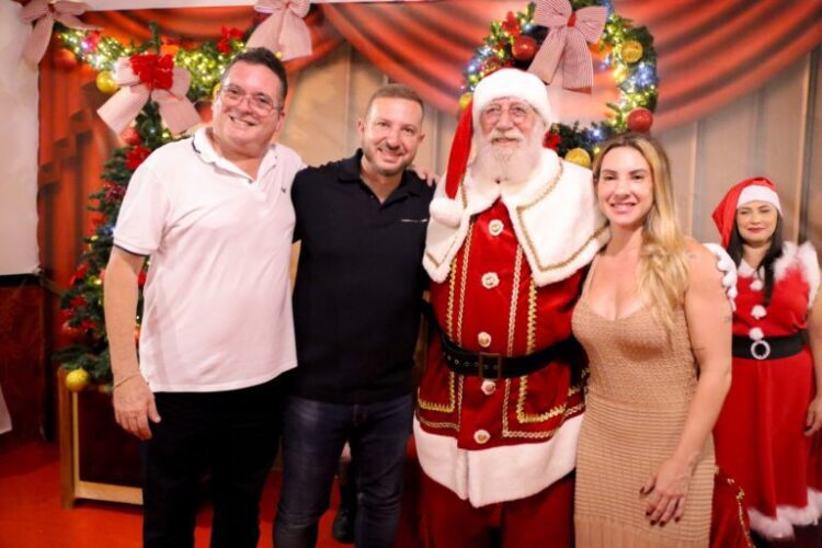 Natal Ita Luz é inaugurado. Além do Centro da cidade, a decoração e programação de Natal se estendeu por Itambi e Manilha
