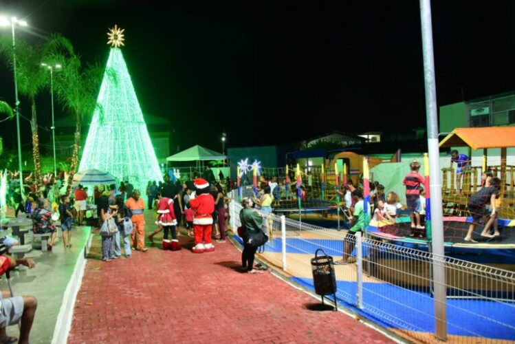 Natal Ita Luz é inaugurado. Além do Centro da cidade, a decoração e programação de Natal se estendeu por Itambi e Manilha