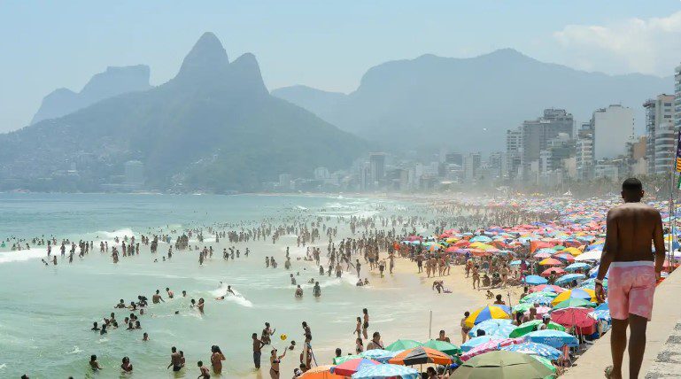Menores já podem ser apreendidos. A Justiça revogou a decisão de proibir a apreensão de menores, desde que em flagrante, no Rio de Janeiro.