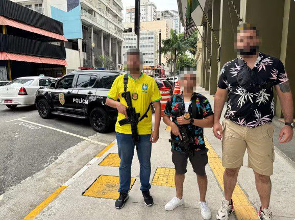 Disfarce é usado para prender ladrões. Policiais de São Paulo se disfarçam de foliões para prender ladrões de celular nos blocos no carnaval