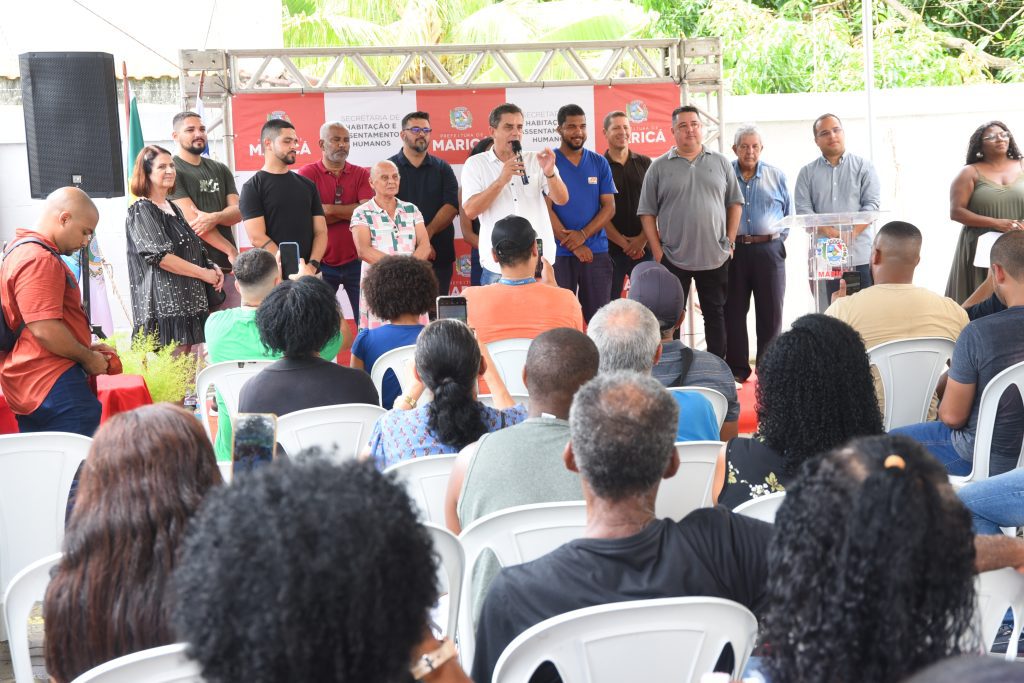 Prefeitura de Maricá entrega 20 casas a pessoas que moravam em áreas de risco