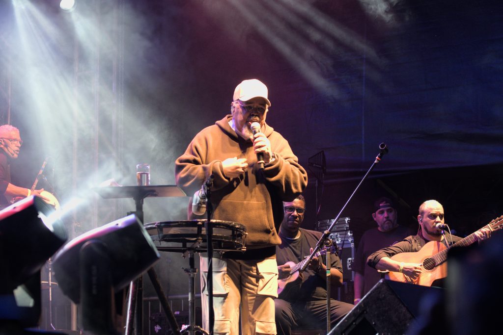 Adriana Calcanhotto e Jorge Aragão. Os artistas de apresentaram de graça em Silva Jardim através do Festival Sesc de Inverno.