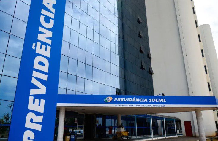 INSS. Polícia Federal e Força-Tarefa Previdenciária fazem operação para apurar fraudes em benefícios do Instituto Nacional do Seguro Social.