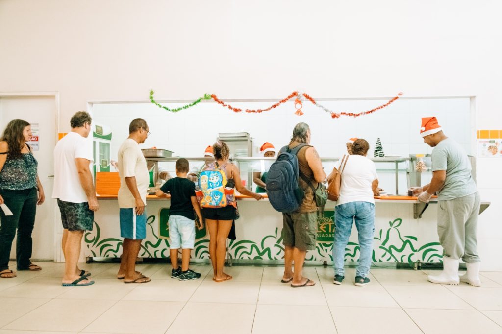 Maricá. Restaurante Municipal Mauro Alemão, de Maricá, ofereceu um almoço especial de Natal nesta segunda-feira (23).