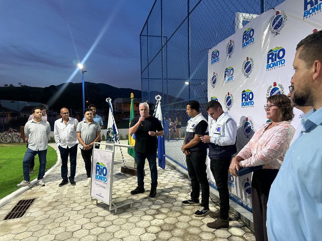 Prefeitura de Rio Bonito inaugura praça no cajueiro