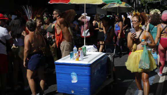 Saiba como se prevenir dos golpes financeiros no carnaval - Fernando Frazão/Agência Brasil
