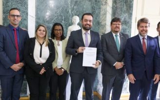 Rio de Janeiro - RJ - 18/05/2023 - O governador Cláudio Castro assina Plano de Trabalho das Residências Inclusivas.
Foto: Rafael Campos