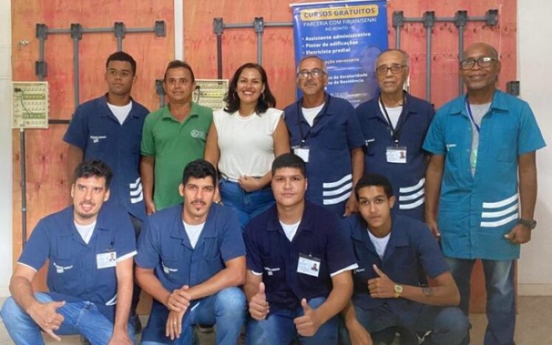 A turma de alunos que se formaram em 2024 A turma de alunos que se formaram em 2024