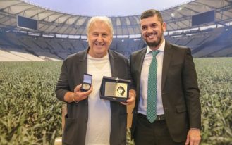 Ídolo do futebol brasileiro, o ex-craque do Flamengo e da Seleção Brasileira conferiu no Palácio Tiradentes a exposição que celebra os 75 anos do Maracanã e defendeu a criação de um museu sobre o futebol do estado.