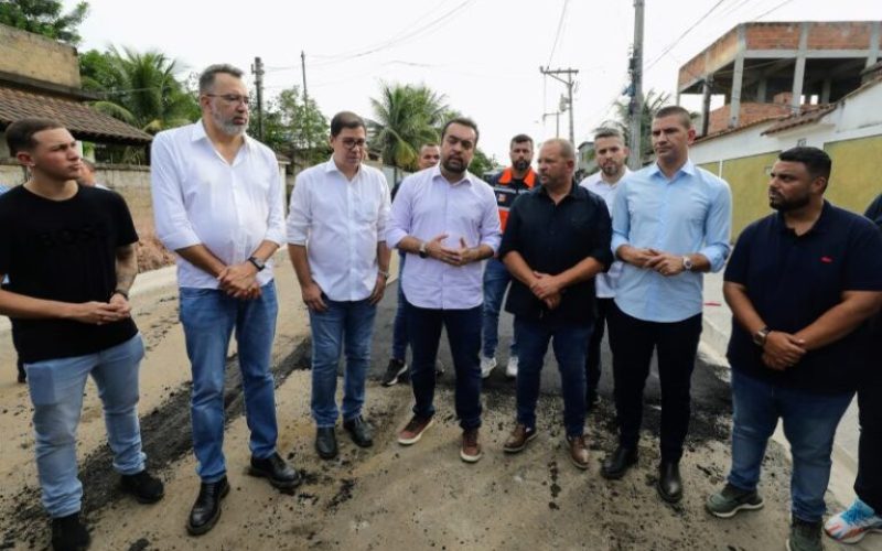 08/04/2024 - O governador Cláudio Castro vistoria obras de infraestrutura viária no bairro Aldeia da Prata – Itaboraí - Fotos: Rafael Campos