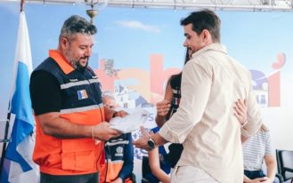 Prefeitura inicia entrega de uniformes para profissionais de Saúde da Atenção Primária (2)