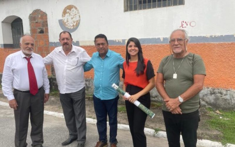 Da esquerda para a direita, os assessores do Governo do Estado Cléber Nunes e Lacy Camargo, o incentivador de Projetos Sustentáveis Jocenildo de Andrade, a influenciadora digital Sabrina Cardoso e o jornalista Evaldo Peclat Nascimento - Foto: Divulgaçao