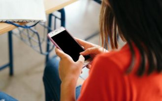 distractedgirlwithphoneclassjpg170705936965bfa8a935c92