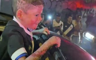 O menino Gui após a vitória do Vasco — Foto: Reprodução
