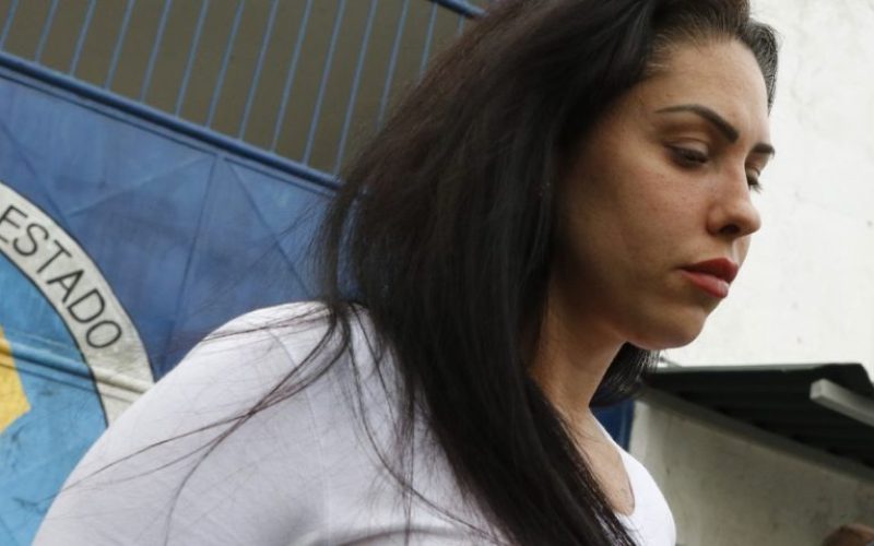 Monique Medeiros, ré pelo homicídio do filho Henry Borel, deixa a prisão no Instituto Penal Santo Expedito, em Bangu.