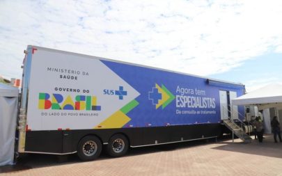 solenidade-marca-o-lancamento-da-carreta-agora-tem-especialista-em-rio-das-ostras-carreta-programa-agora-tem-especialistas-1-900x600